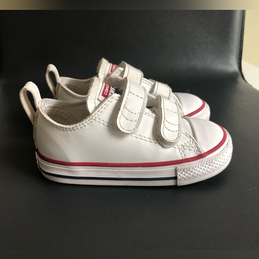 Converse Kids' Chuck Taylor All Star Easy-On Leather Sneaker Size: US Toddler 6